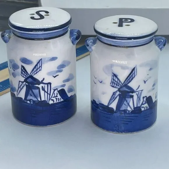 Vintage Delft Blue Dutch Holland Windmill Salt n Pepper shakers