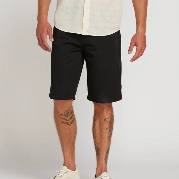 Volcom Men's Black Vmonty 22