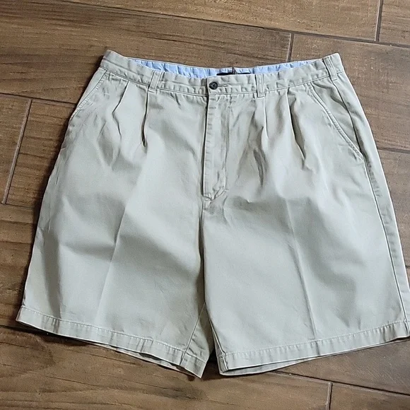 Tommy Hilfiger Golf light tan khaki short pleated 100% cotton 8.5