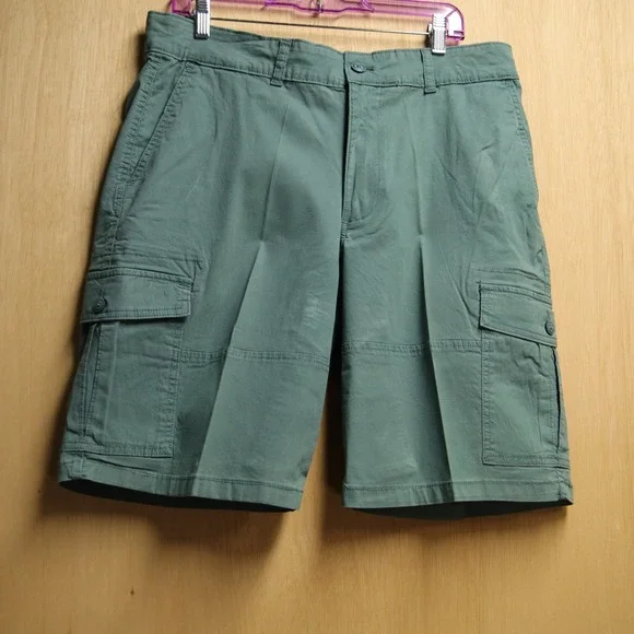 IZOD Saltwater Stretch Cargo Shorts Mens 36 Sage Green Flat Front Casual Hiking