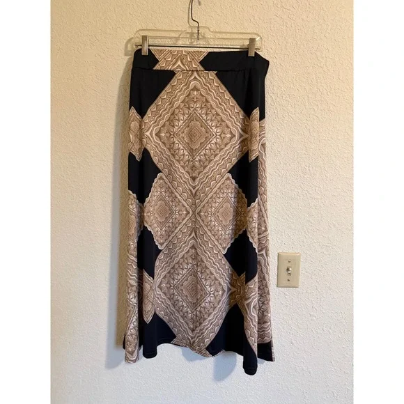 Metrowear Women XL Maxi Skirt Black Tan Geometric Medallion Rhinestone Boho Long