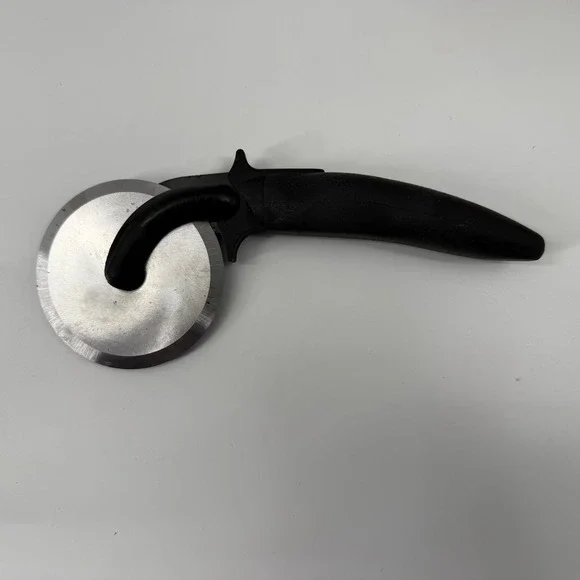 Cutco Pizza Cutter 77 Black Ergonomic Handle Stainless Steel Blade Slicer