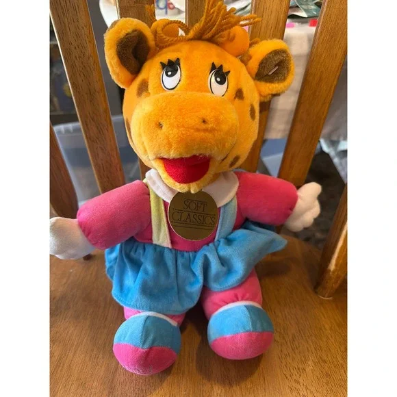 Vintage 1993 Toys R Us Geoffrey Soft Classics Giraffe Plush Pink Blue Outfit