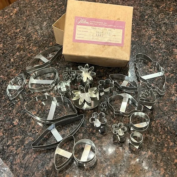 Vintage Wilton Candy Clay Cutter Set - 21 Metal Cutters with Original Box
