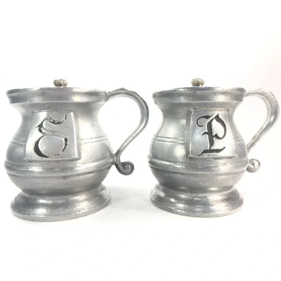 Wilton Armetale RWP Pewter Salt & Pepper Shakers Plough Tavern Pattern Vintage‎