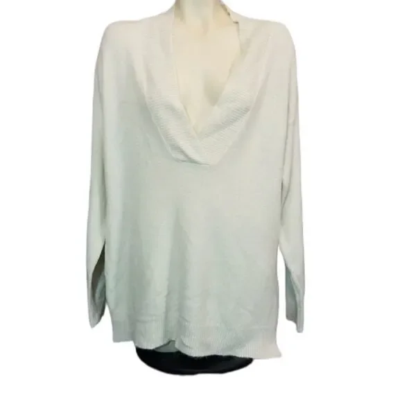 ‎RDI Cream V-Neck Sweater Size Medium