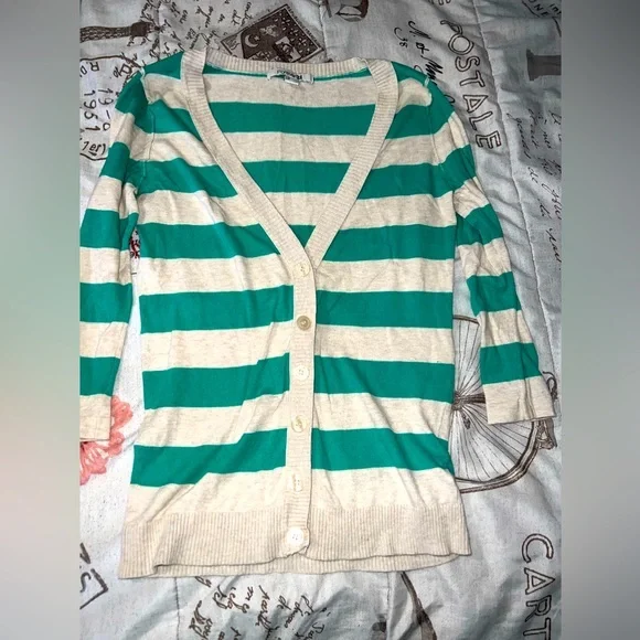 Forever 21 cardigan sweater‎