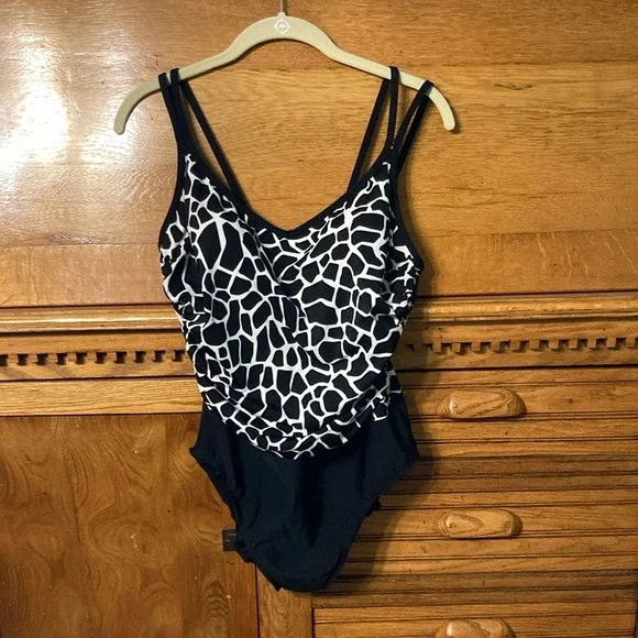 Croft & Barrow Giraffe Print One Piece Swimsuit Black‎ White Size 14