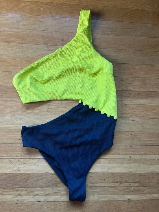 Red Carter cutout monokini bikini M 8 navy chartreuse textured buttons swimsuit