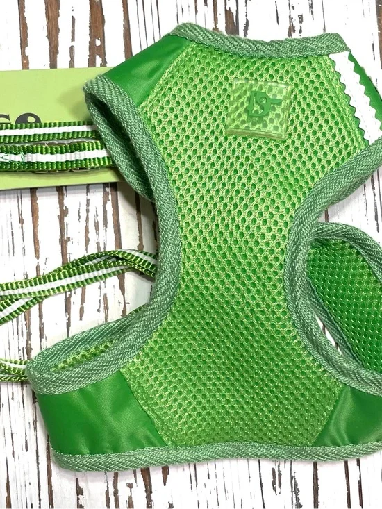 Breathable Green Mesh Dog Harness with Leash included. Medium
