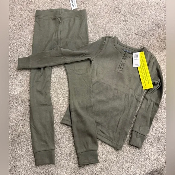 Old Navy 5T Green 2-Piece Pajamas- Long Sleeve and Pants- NWT