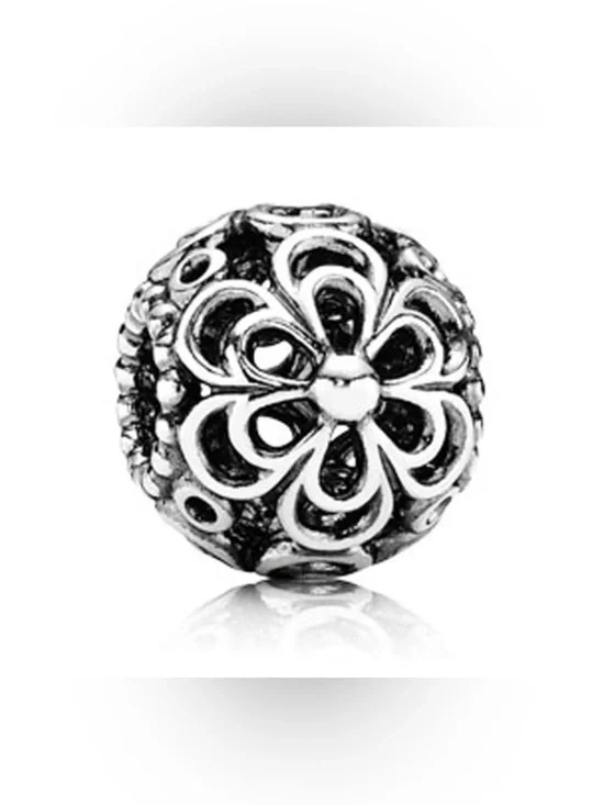 Pandora Picking Daisies Charm