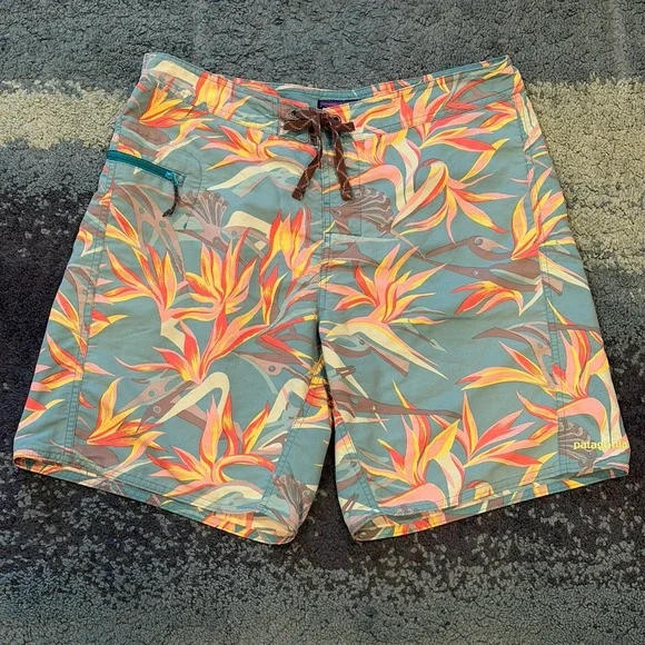 Patagonia Wavefarer Board Shorts Men's 33 Bird of Paradise Floral Swim Trunks