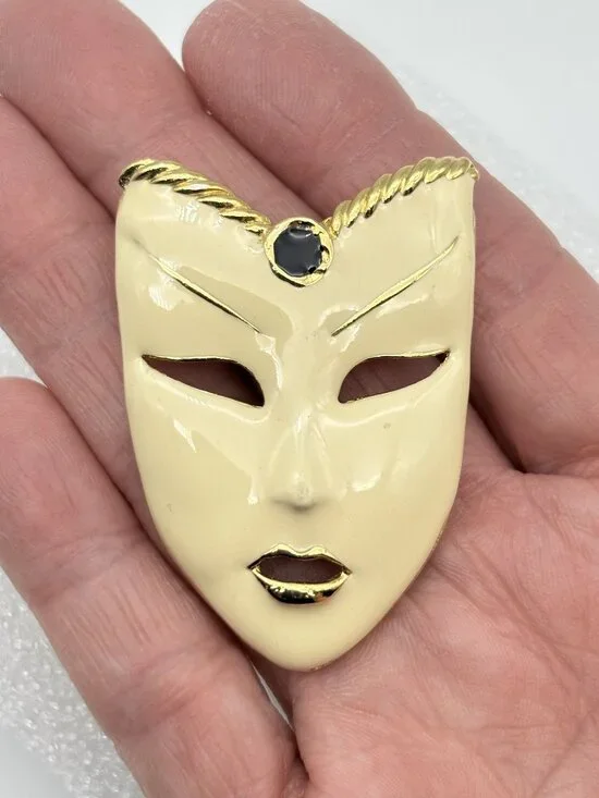 Vintage Masquerade Mardi Gras Mask Brooch Cream Black Enamel Gold Tone Unbranded