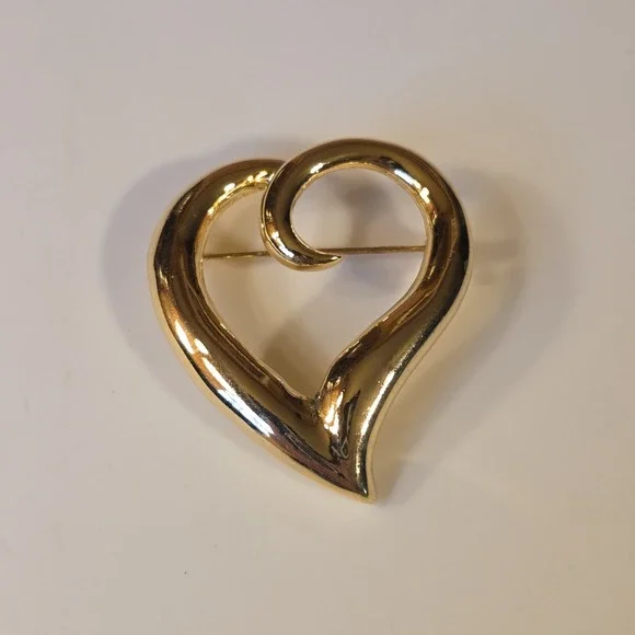 Vintage Unsigned Gold Tone Modern Swirl Heart Brooch‎ Pin