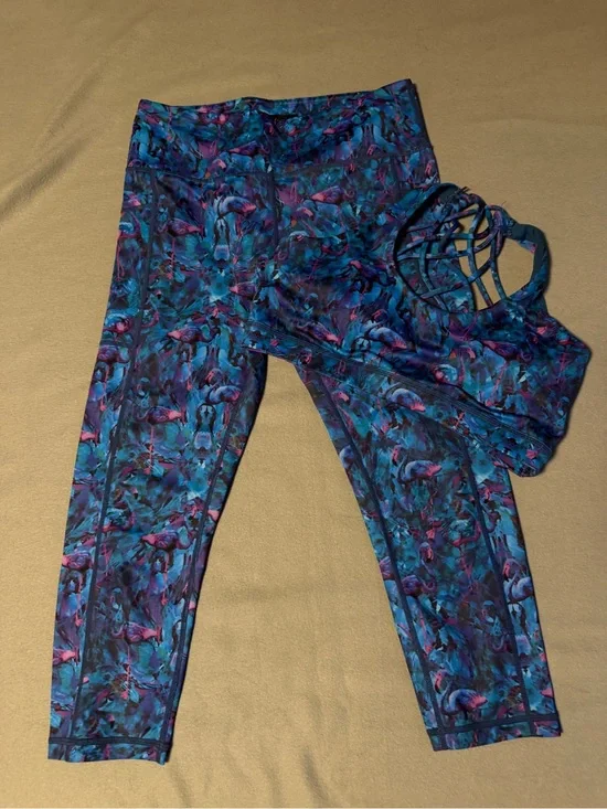 Women's Flamingo Pattern High-Waist Leggings Capri and Butterfly Back Bra