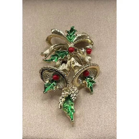 Vintage Gold Tone Bells, Holly Leaves‎ with Red Berries Gerry's Brooch Pin. New.
