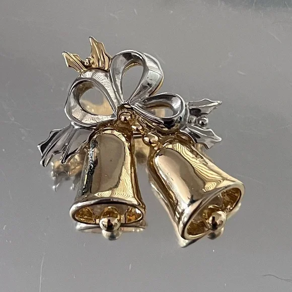 BROOCH Holiday Gold and Silver Bells with Bows