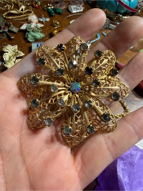 vintage gold tone filigree iridescent aurora borealis rhinestone flower brooch