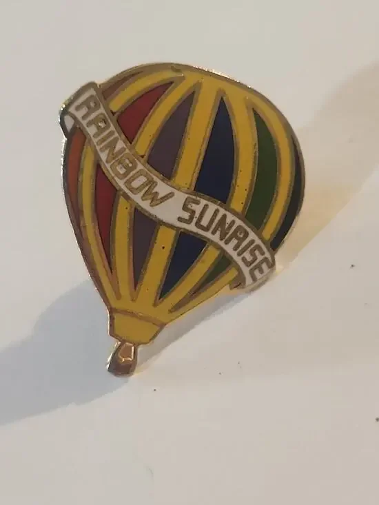PIN HOT AIR BALLOON RAINBOW SUNRISE COLOR COLLECTION BADGE PRIDE