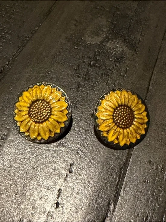 Sunflower Vintage Stud Earrings in Yellow - Floral Button Style