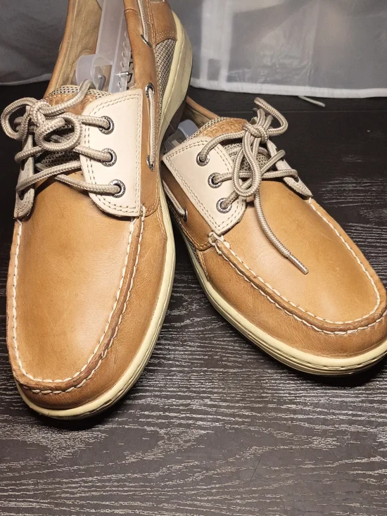 Men's 10 Wide Sperry Tan and Cream Leather Boat Shoes. NEW In Box!!!