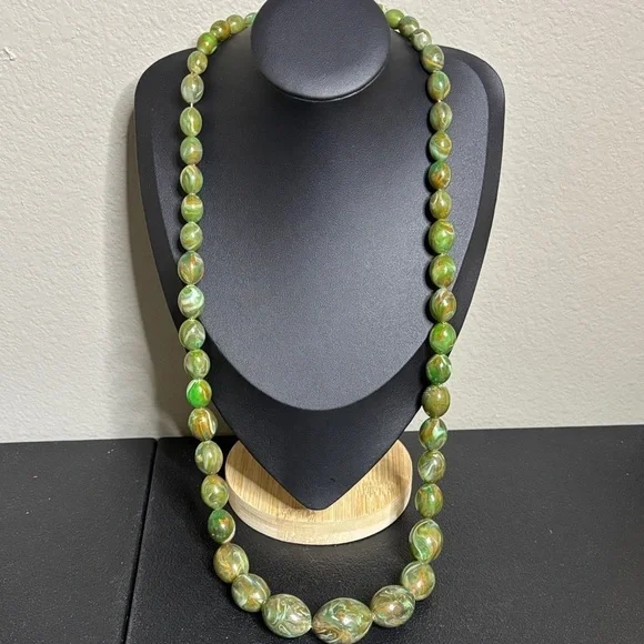 Vintage Acrylic Chic Green Beaded Long Necklace