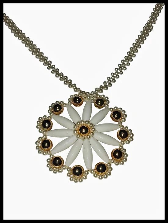 White and Gold Tone Floral Pendant Necklace