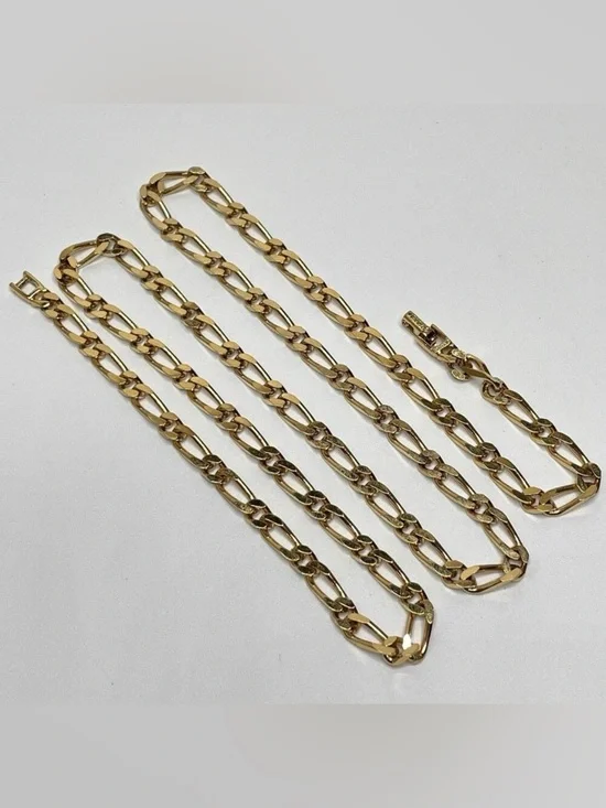 Vintage Monet Gold Tone Figaro Chain Link Necklace Stunning 30