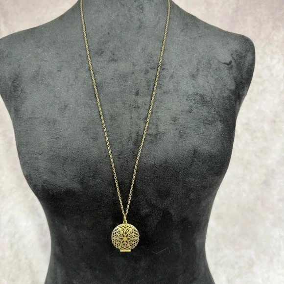 Vtg Brass Filigree Essential Oil Aromatherapy Diffuser Locket‎ Necklace Mandala