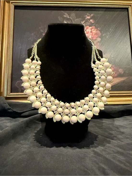 Vintage Ann Taylor Ivory and Gold Toned Bib Collar Necklace