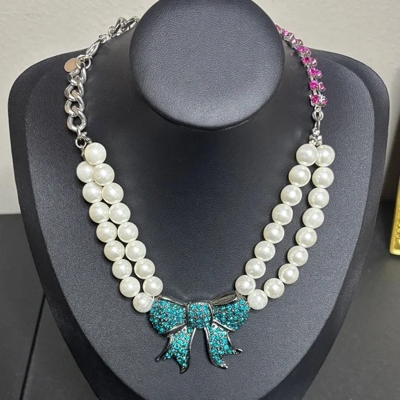 Express Faux Pearl Rhinestone Bow Pendant Pink Details Silver Choker Necklace