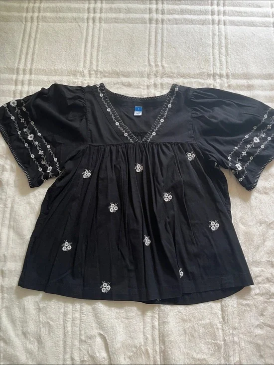 Old Navy Black Short Puff Sleeve Blouse with White Floral Embroidery