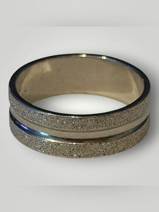 Sterling Silver-Tone Glitter Band Ring - unisex size 9 stainless steel