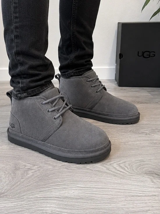 UGG Men’s 7 Womens 8-8.5 Chukka Boots Gray Suede Fur Lined Lace Up Ankle Casual