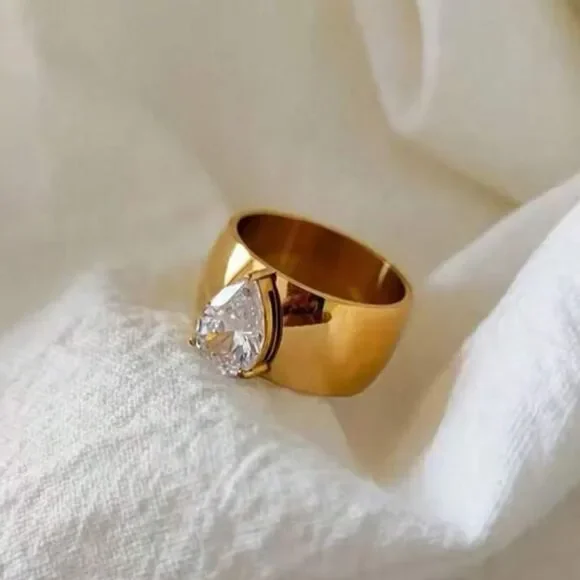 Gold Ring Teardrop N1145