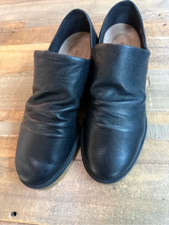 Women’s Black Leather Slip-On Loafers with Cushioned Insole