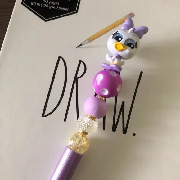Disney Doorables: Mickey & Friends: Daisy Duck handmade beaded pen