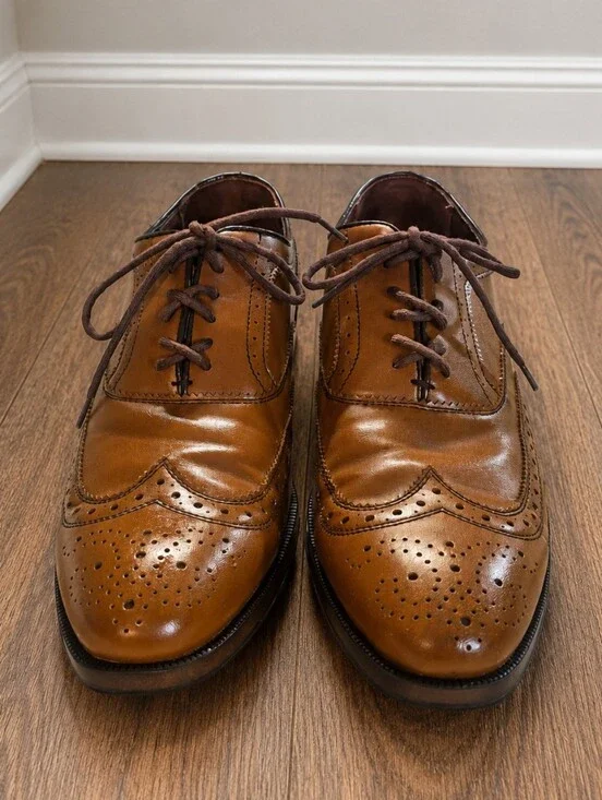 PERRY ELLIS Wingtip Oxfords Mens Dress Shoes. EUC