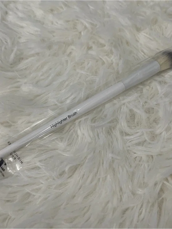 TYS Beauty 02 Highlighter Brush
