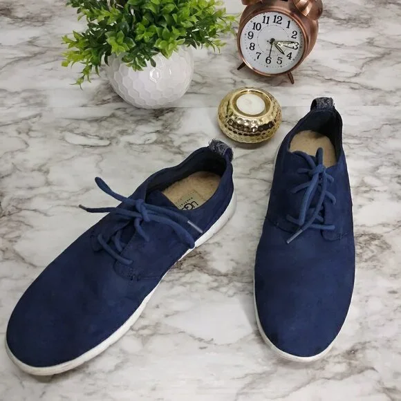 UGG navy suede light weight Oxfords Sneakers sz.10