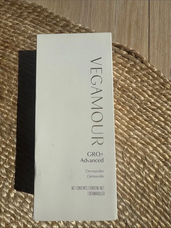 VegaMour GRO+ Advanced Dermaroller – White