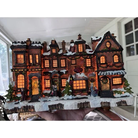 2008 Target Holiday Christmas Lighted House Building (C7 Bulbs) 2 Bulb Fixture
