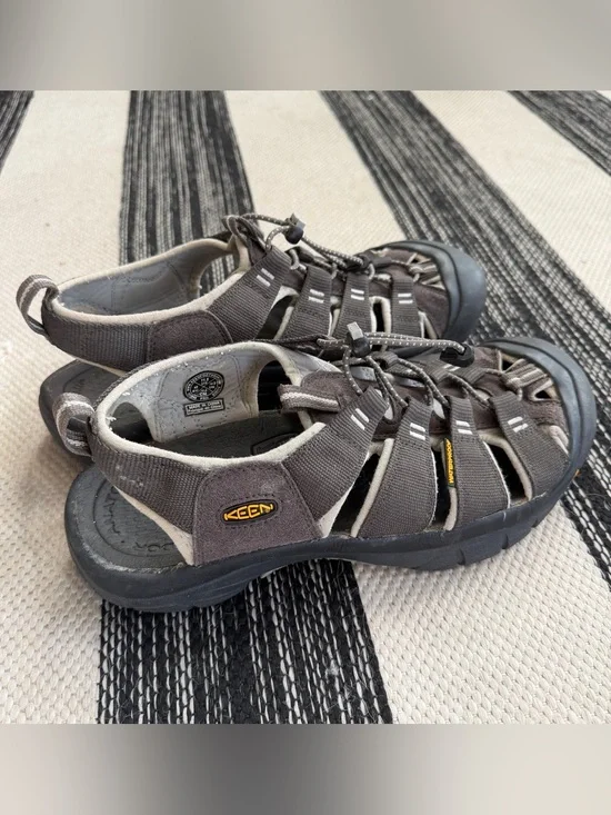 KEEN Sandals Men's Dark Gray/ Brown Whisper Outdoor Sandals Size 11.5