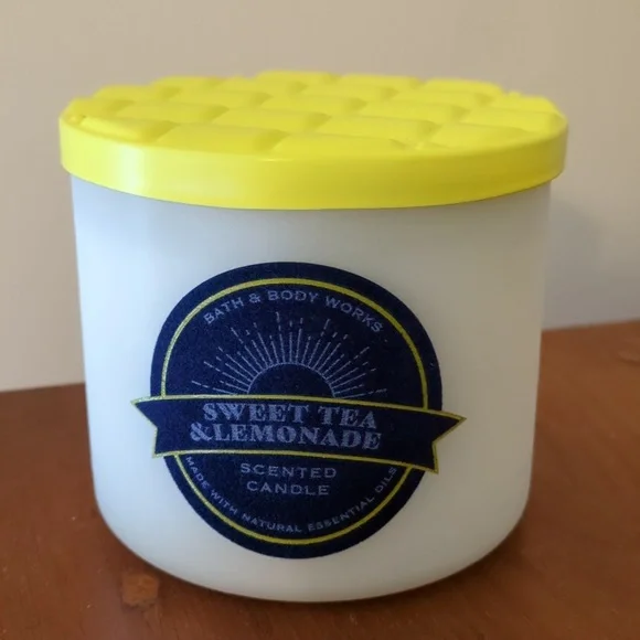 NWT BBW Bath and Body Works 3-Wick 🍋 Sweet Tea & Lemonade Candle 14.5 oz