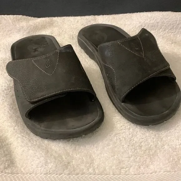 Olukia, sandals “NALU SLIDE”, size 9,  Velcro adjustable fronts, great condition