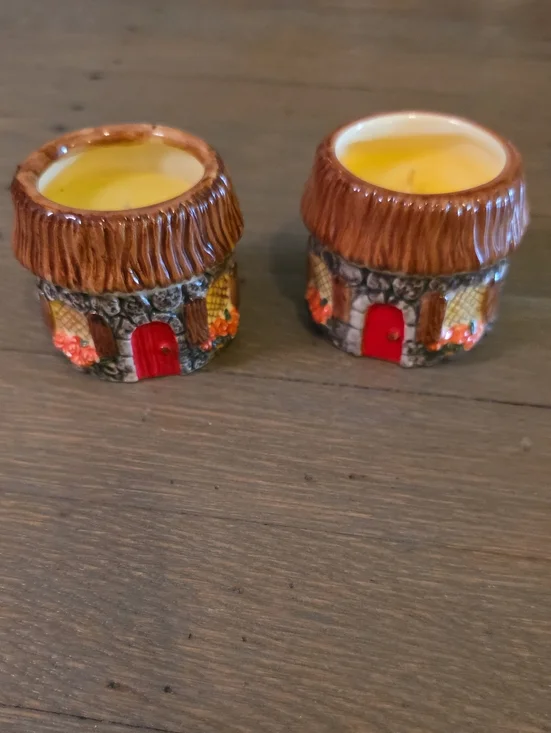 Russ Berrie Small Brown Thatched Cottage Candle with Red Doors Set Of 2 NEW