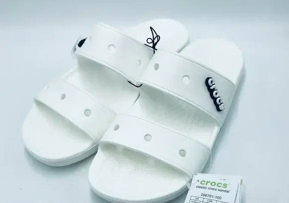 Crocs Men's 11 Classic Sandals Slip On White w/ Jibbitz Charm NWT