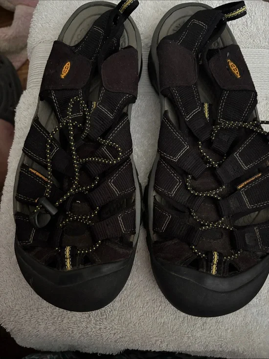 KEEN Black and Yellow Men's Closed-Toe Hiking Sandals