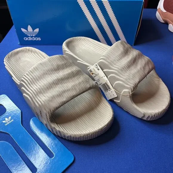 Adidas Adilette 22 Slides 'Light Brown' / HQ4670 / Men's Size 13